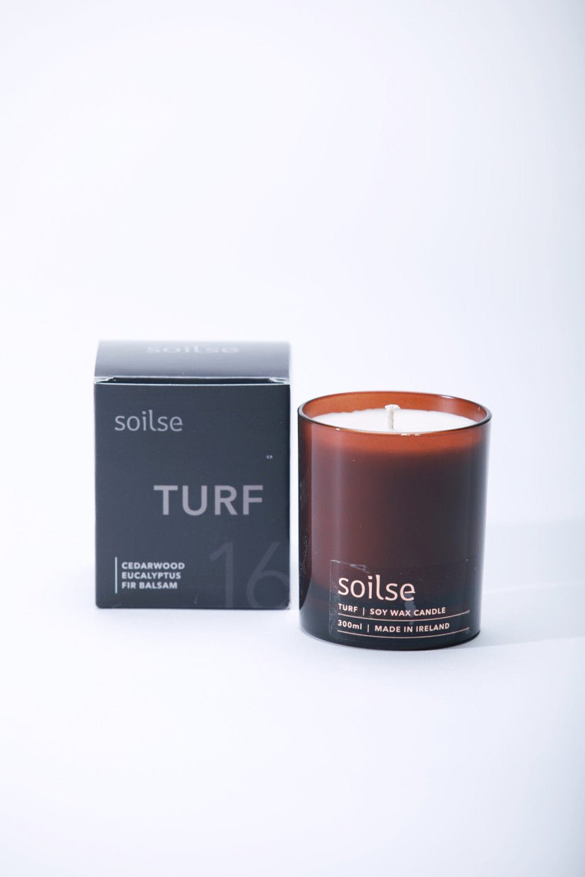 Soilse Turf Candle