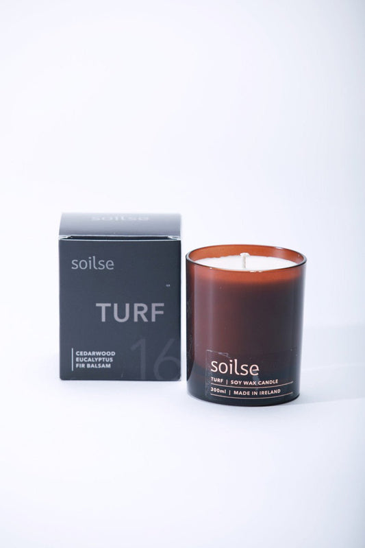 Soilse Turf Candle
